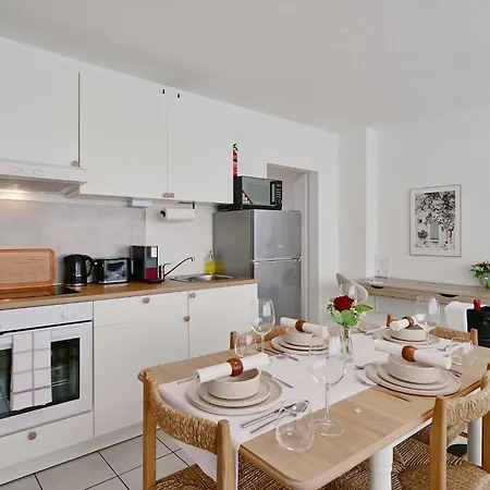 Beautiful And Spacious 4-room In Center *