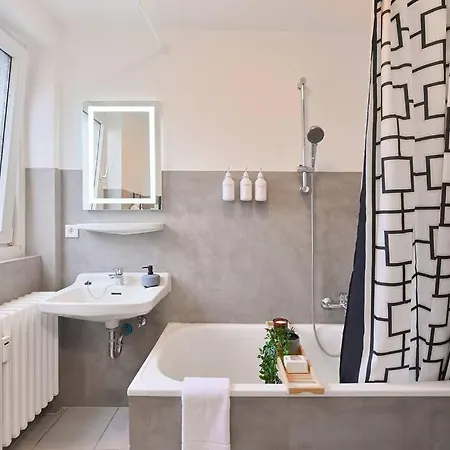 Beautiful And Spacious 4-room In Center Lejlighed Wuppertal