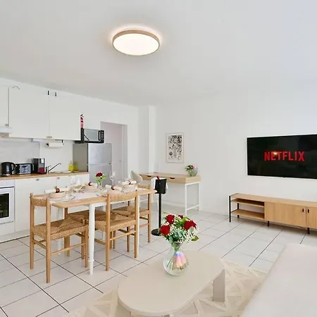 Beautiful And Spacious 4-room In Center