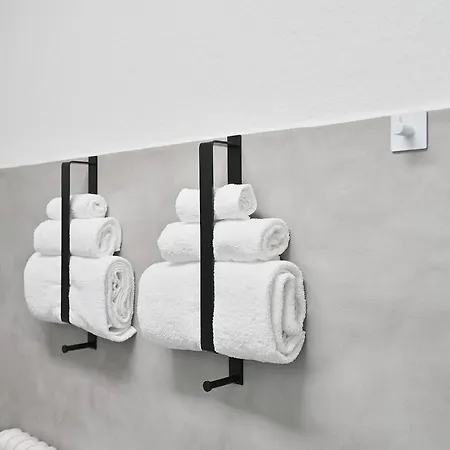 Beautiful And Spacious 4-room In Center