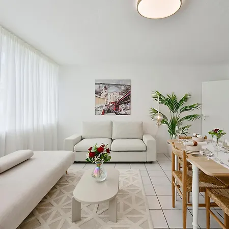 Beautiful And Spacious 4-room In Center Lejlighed *