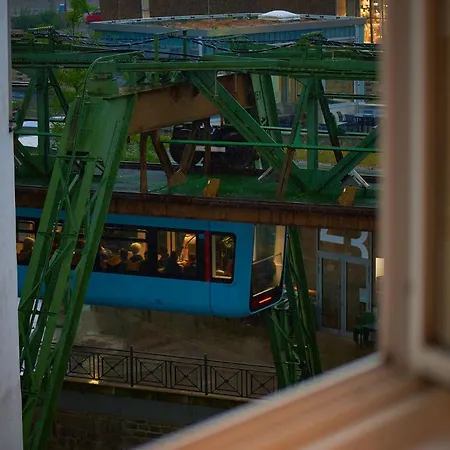 Beautiful And Spacious 4-room In Center