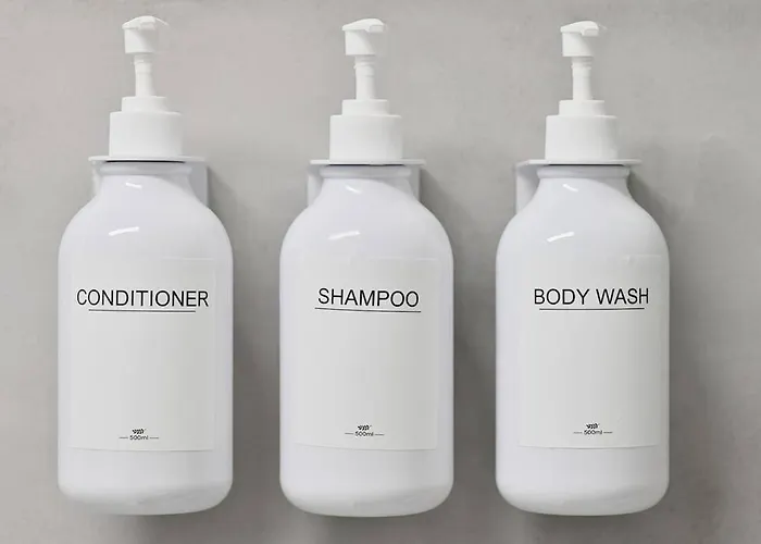 Beautiful And Spacious 4-room In Center Apartment *