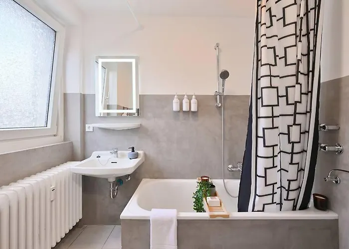 Beautiful And Spacious 4-room In Center Apartment Wuppertal