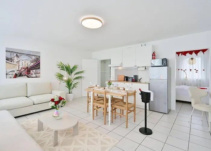 Beautiful And Spacious 4-room In Center Apartment Wuppertal