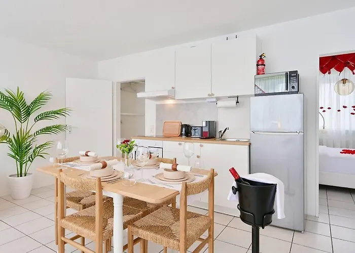 Beautiful And Spacious 4-room In Center * Wuppertal