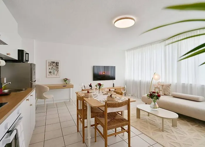 Apartment Beautiful And Spacious 4-room In Center