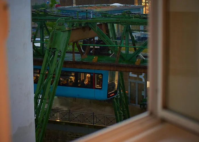 Beautiful And Spacious 4-room In Center